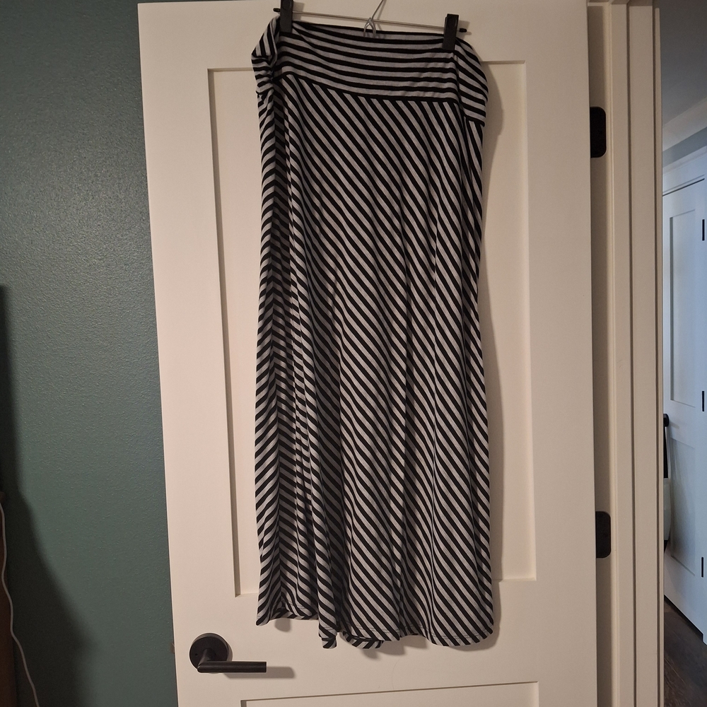 Faded Glory Black and White Diagonal Stripe Maxi Skirt